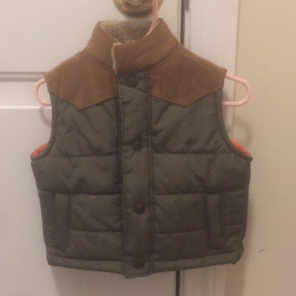 Carters Other - Green puffer vest